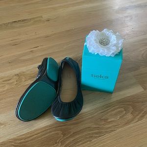 Tieks Size 8 Black W Turquoise Sole